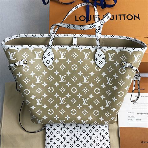 louis vuitton green neverfull